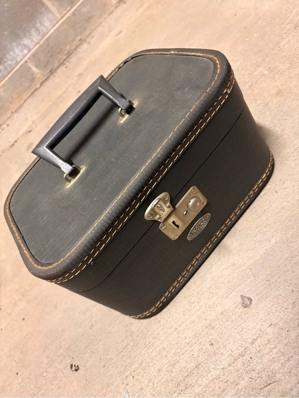 Men's Grey Travel Case with Top Handle